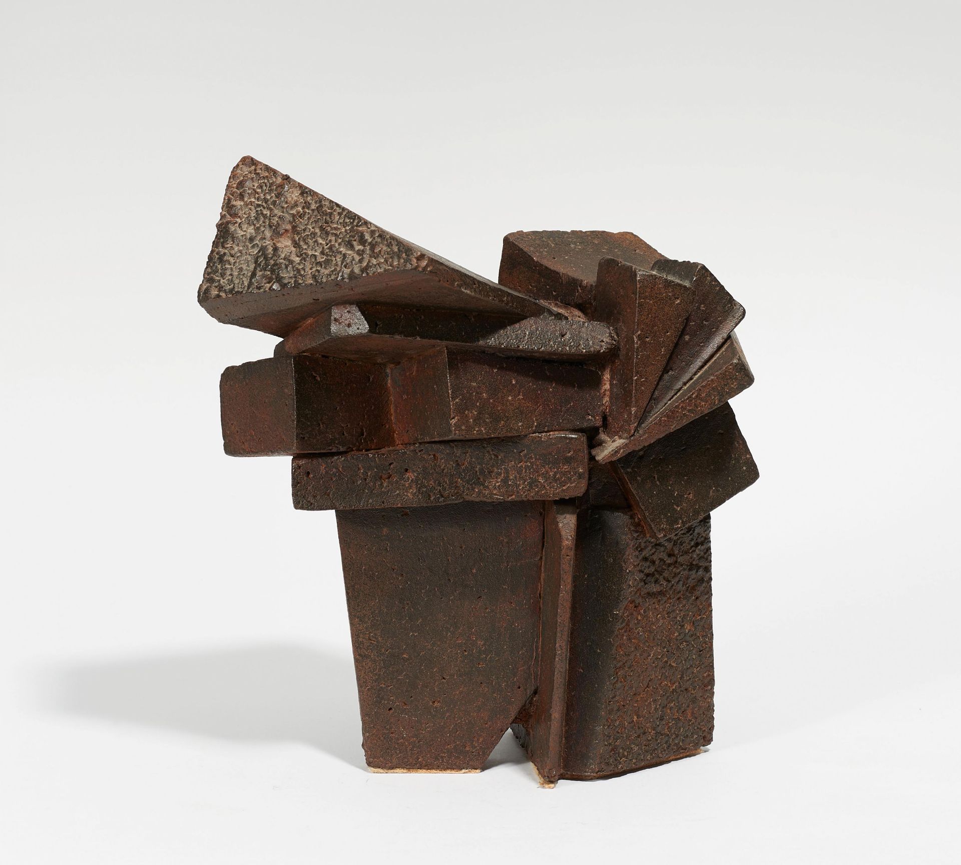 Dorny, BertrandParis 1931 - 2015Ohne Titel. Bronze, braun patiniert. 25 x 21,5 x 17,5cm. Signiert (