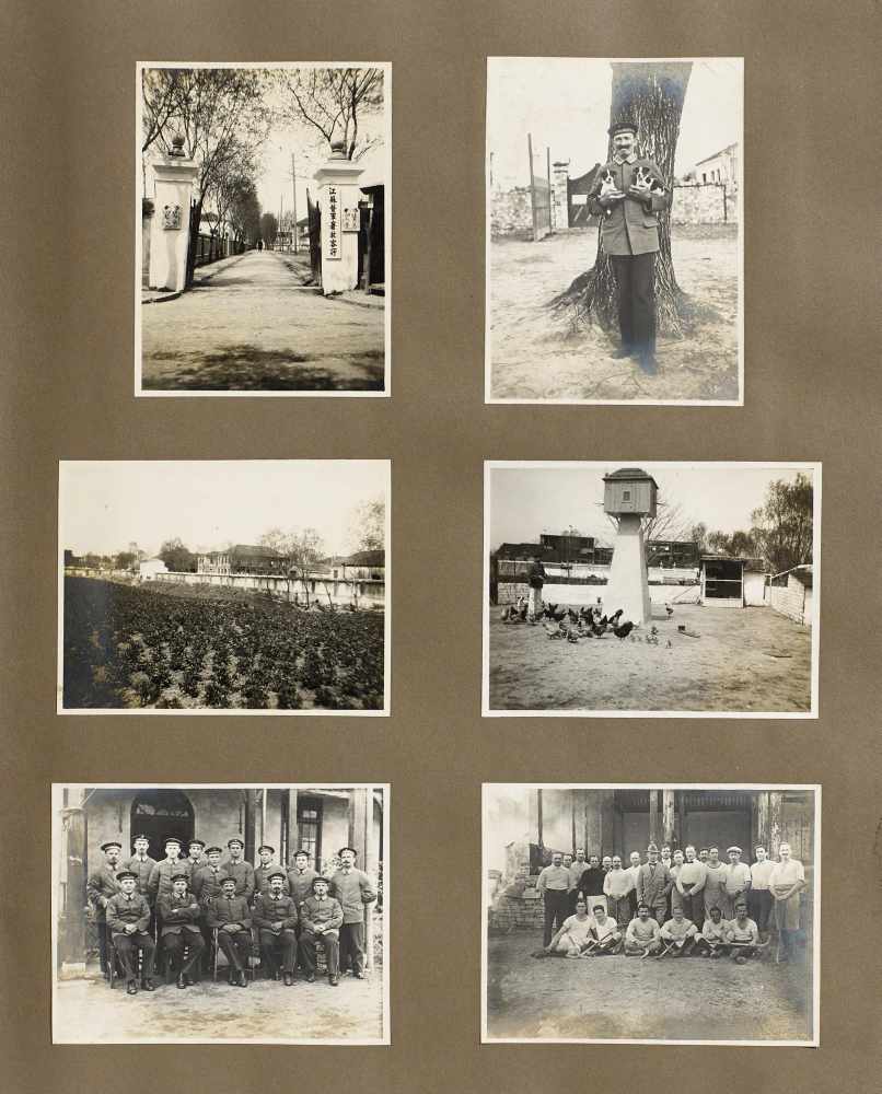 FOTOALBUM ZUR DEUTSCHEN MARINE UND DEM LEBEN IN DER DEUTSCHEN KOLONIE. China. Um 1900. Grünes