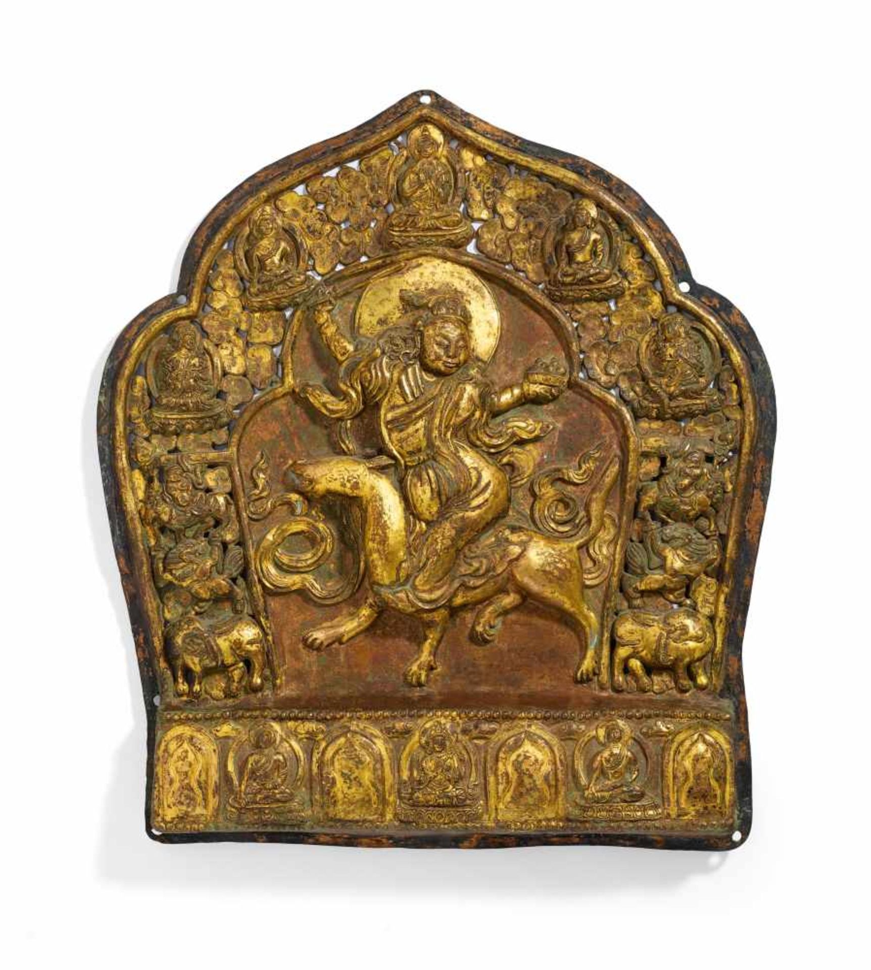 BEDEUTENDES RELIEF MIT WEIBLICHER GOTTHEIT AUF WOLF REITEND. Tibet. 18. Jh. Kupferbronze in Repoussé