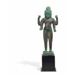 BODHISATTVA LOKESHVARA. Khmer. Ca. 10. Jh. Bronze mit rötlicher und grüner Patina. Vierarmig,