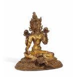 ELEGANTE FIGUR DER GRÜNEN TARA. Tibet. 18./19. Jh. Kupferbronze, fein graviert und feuervergoldet.