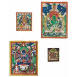 ZWEI MINIATUR-THANGKA UND ZWEI TSAKLI. Mongolei/Tibet. 18./19. Jh. Pigmenten und Gold auf