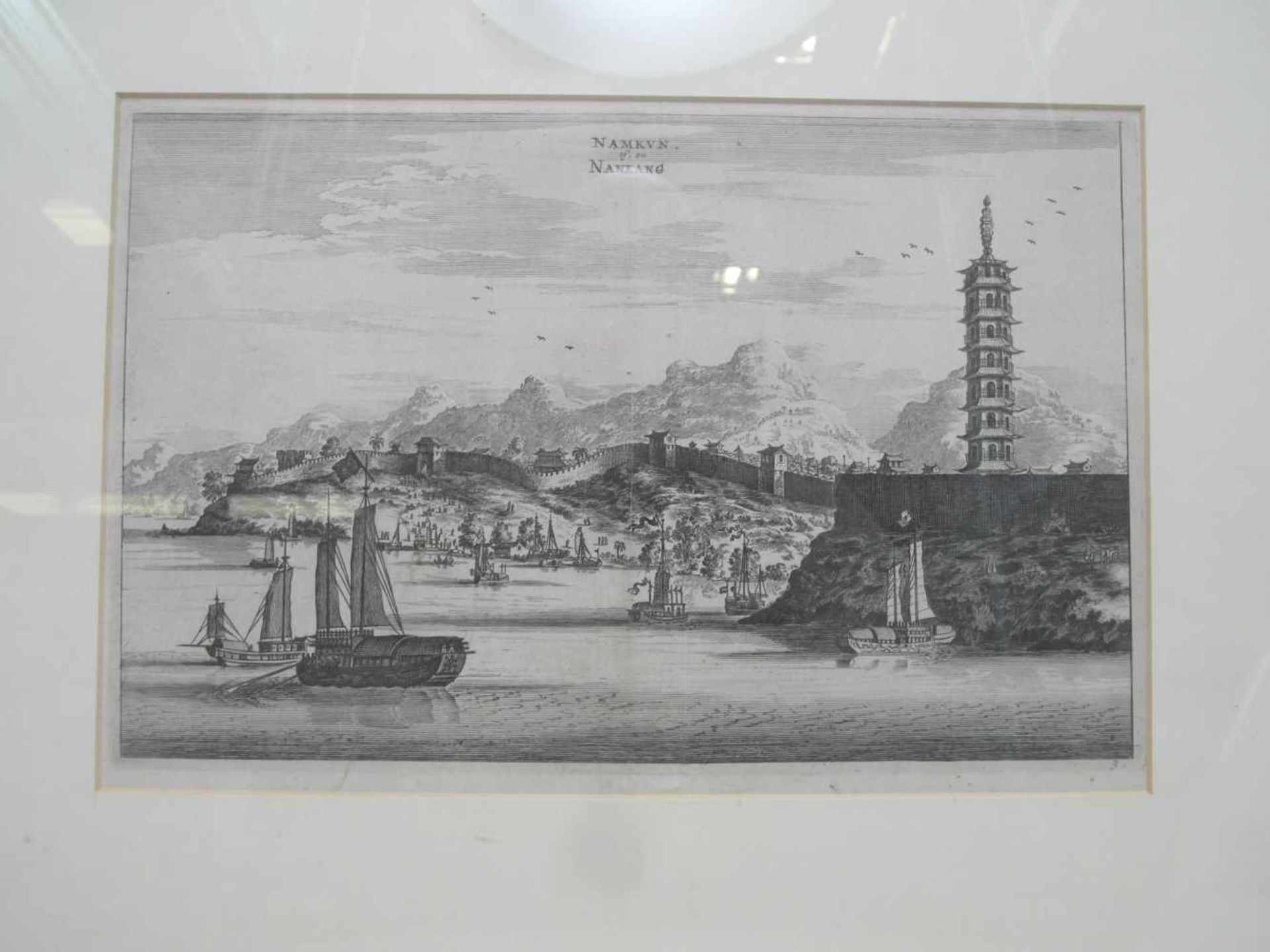 ACHTZEHN KUPFERSTICHE MIT ANSICHTEN AUS CHINA. Niederlande. Ca. 1808. Wohl 'Reinier Vinkeles (1741- - Bild 16 aus 18