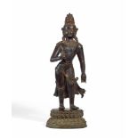 BODHISATTVA MAITREYA. Tibet/Nepal. Bronze mit dunkler Patina und Resten von rotem Pigment. Stehend