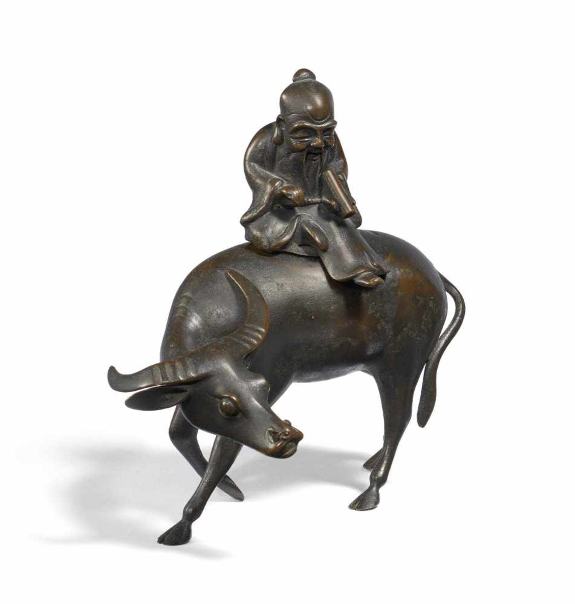 WEIHRAUCHBRENNER SHOULAO AUF BÜFFEL. China. Qing-Dynastie (1644-1911). Bronze mit dunkler Patina.
