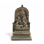 EXQUISITE KLEINE BRONZE DES GANESHA. Zentral-Java. Ca. 9. Jh. Bronze mit dunkler Patina. Höhe 10,