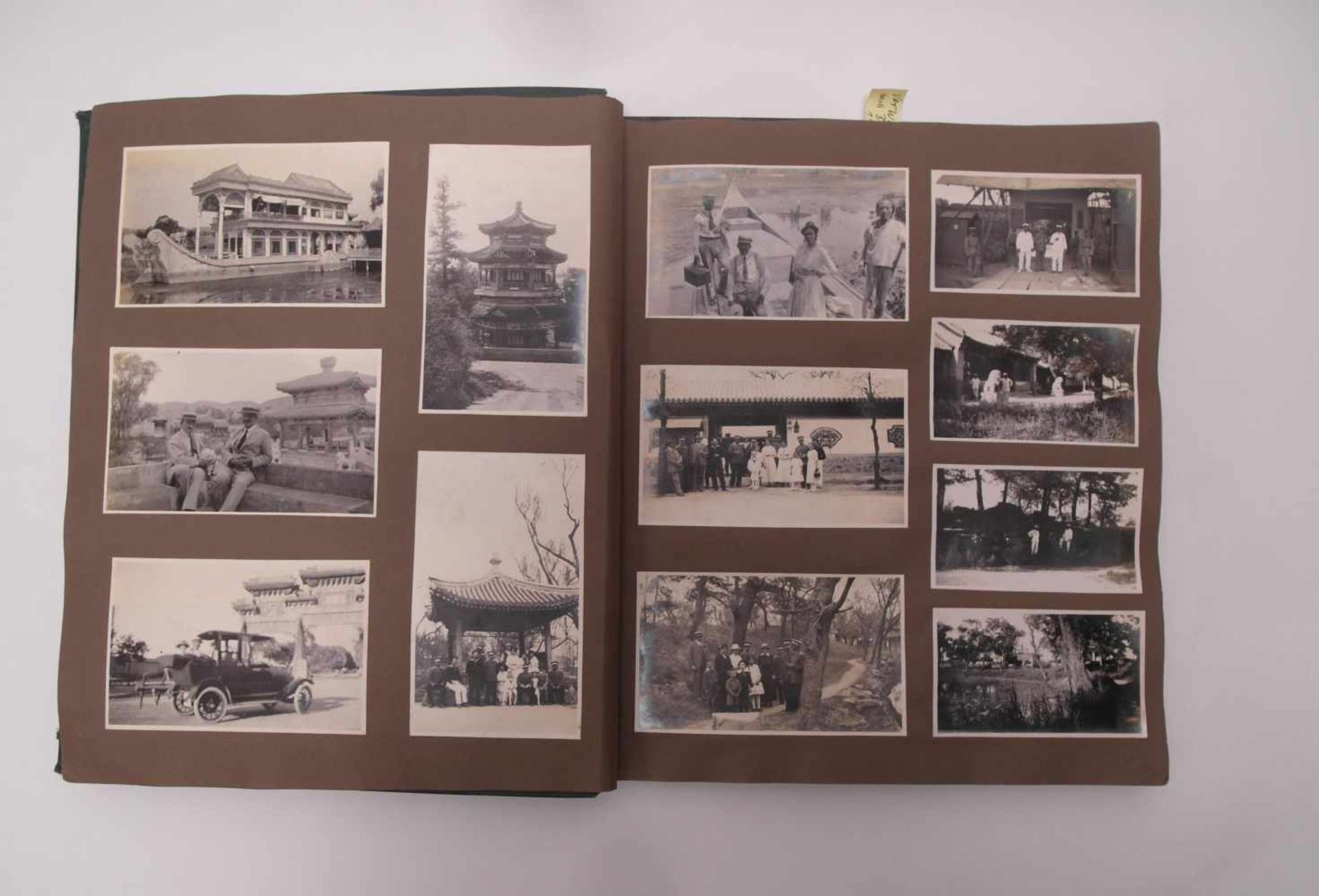 FOTOALBUM ZUR DEUTSCHEN MARINE UND DEM LEBEN IN DER DEUTSCHEN KOLONIE. China. Um 1900. Grünes - Bild 8 aus 18
