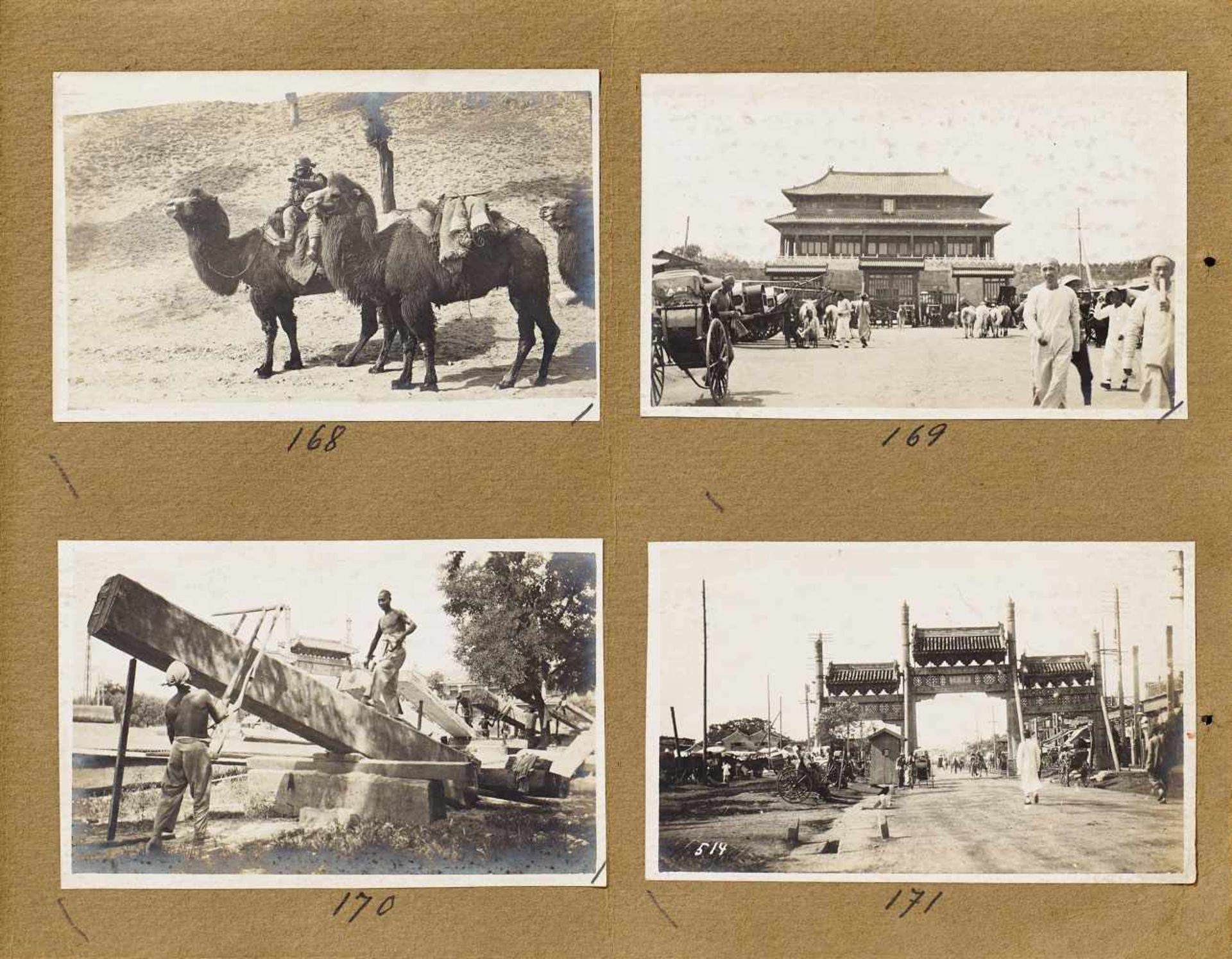 GROßES FOTOALBUM "TYPE AND STREET SCENES". China. Um 1900. Braunes Album mit 103 Fotos in - Bild 2 aus 26