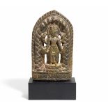 STELE DES VIERARMIGEN SHIVA MIT EINEM BALDACHIN VON NAGA-KÖPFEN. Nepal. Ca. 17. Jh. Schiefer mit