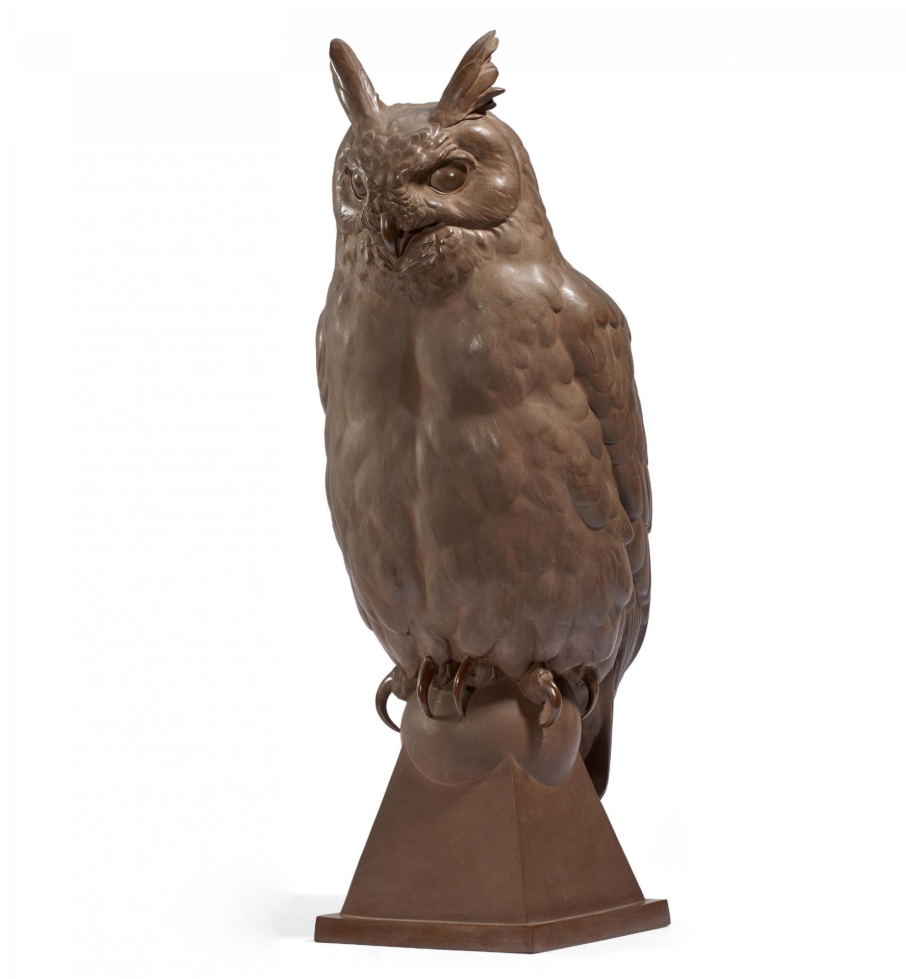 BOETTGER STONEWARE FIGURE OF A LARGE EAGLE OWL. Meissen. 1924-1934. Model E. Hösel 1928. Böttger