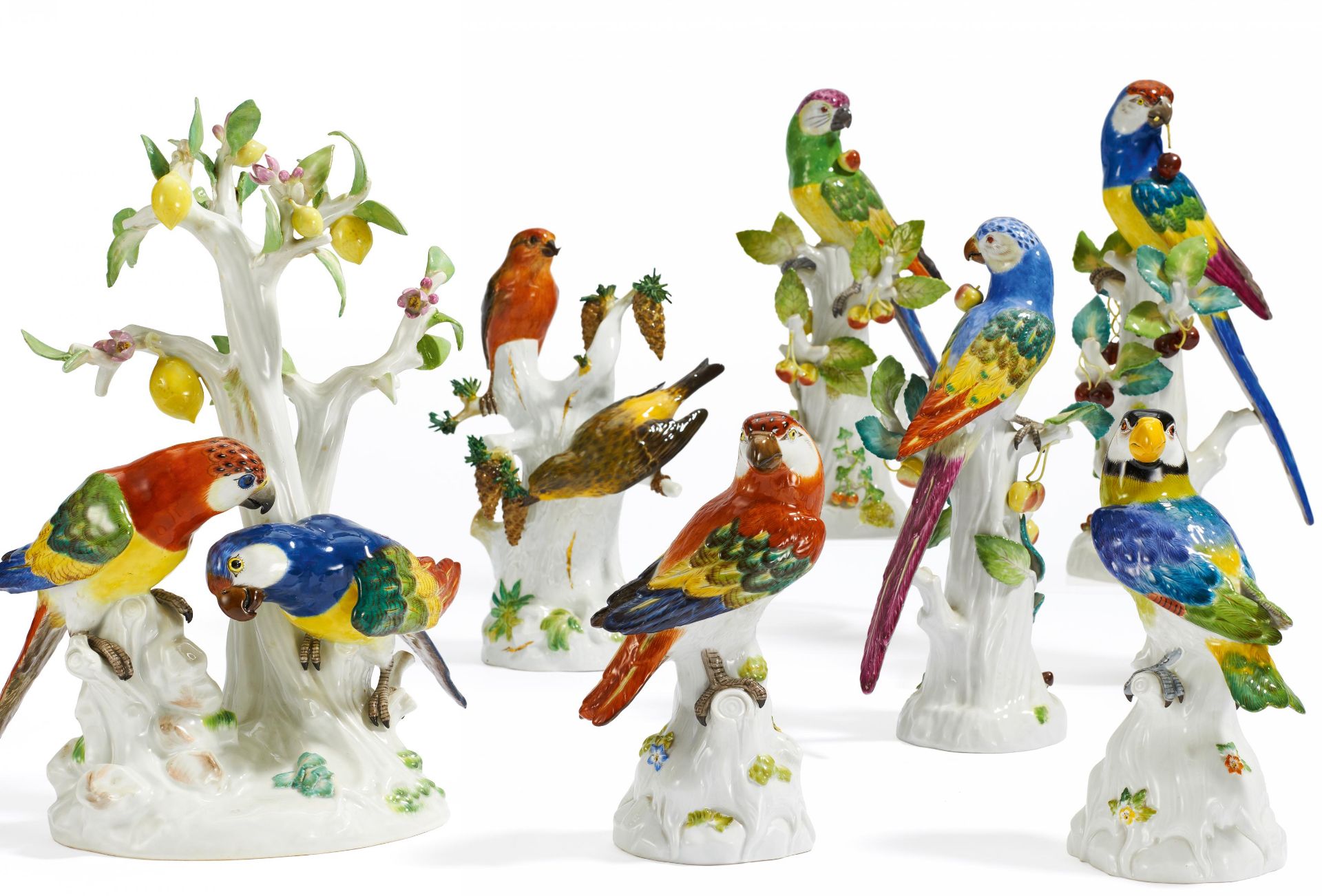 PORCELAIN ENSEMBLE OF PARROT COUPLE UNDER LEMON TREE. Meissen. 1968. Model J.J. Kaendler. Porcelain, - Bild 2 aus 3