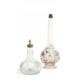 TWO GLASS SPHERICAL BOTTLES. Wohl Nürnberg. Um 1720 / Deutsch. Um 1730. Farbloses, einmal leicht