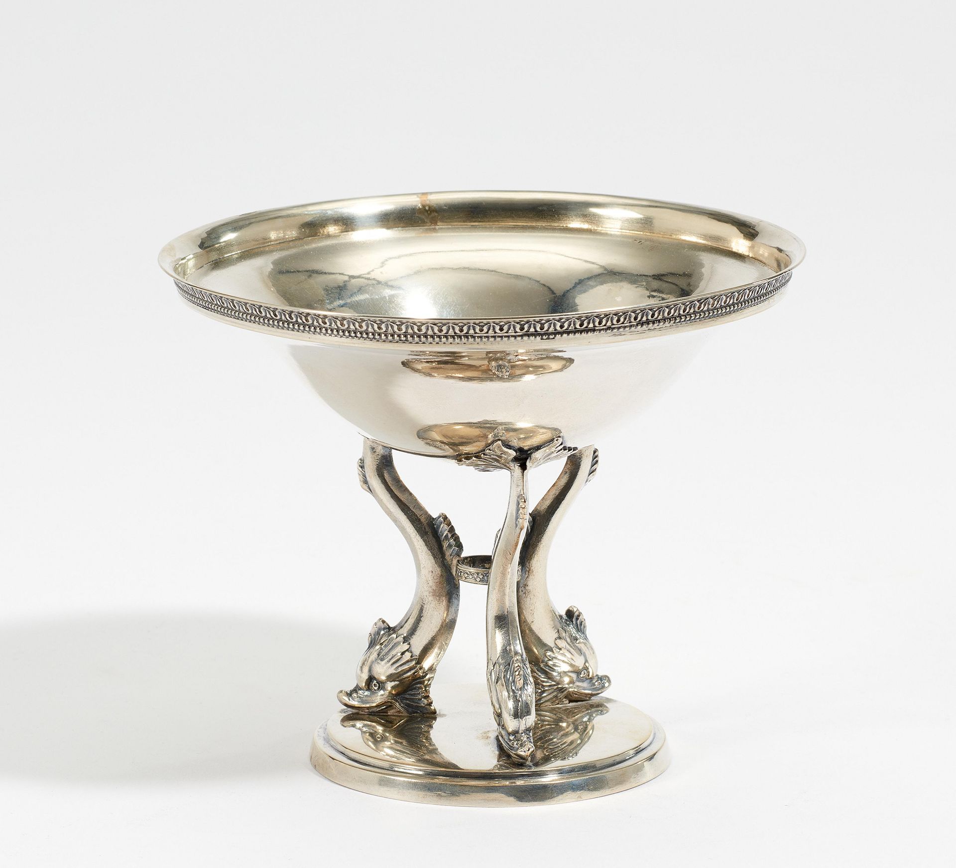 SMALL SILVER CENTREPIECE WITH DOLPHINS. 1818-20. Johann Samuel Schoenberg. Silver. Ca. 224g.