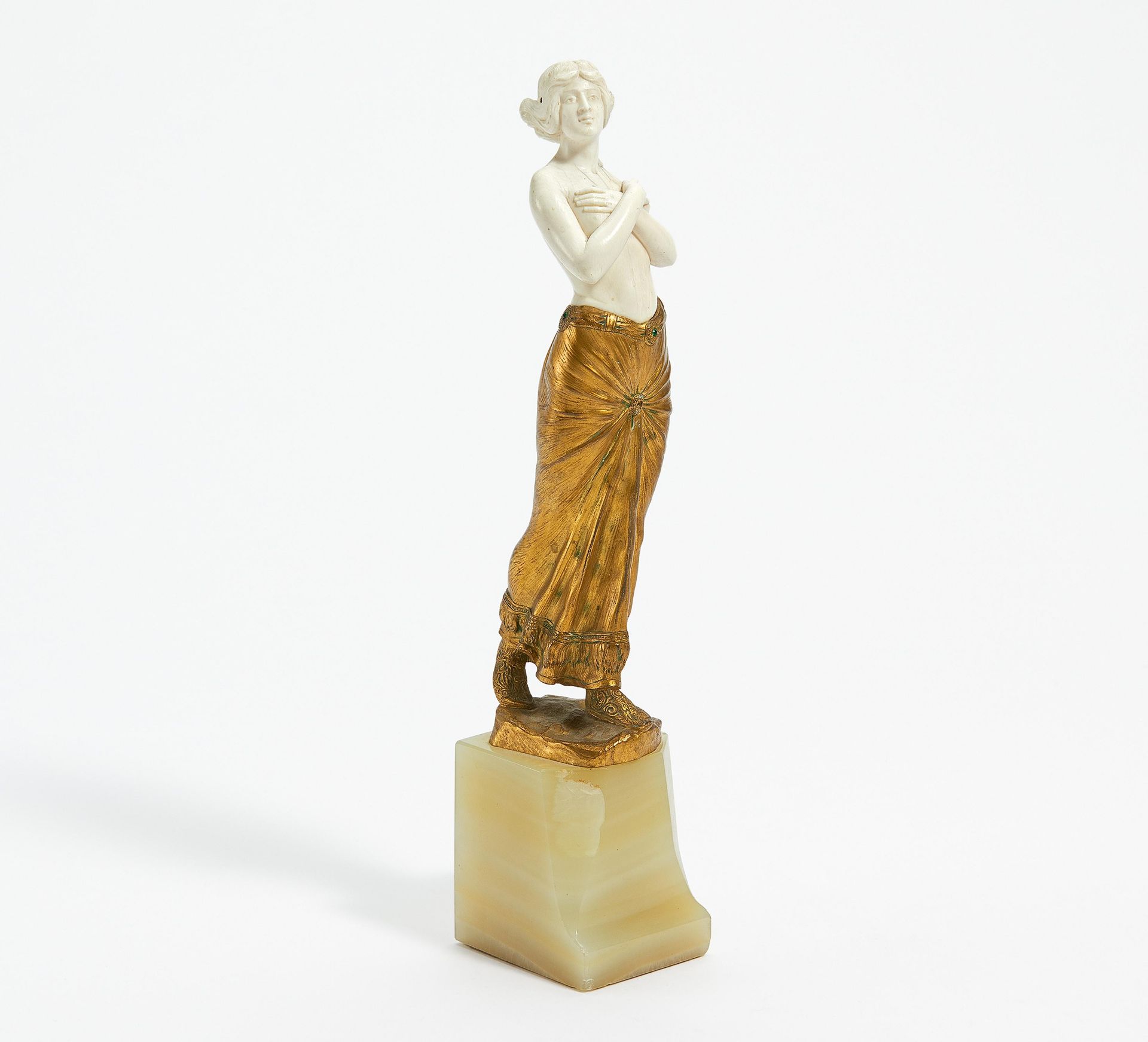 FIGURINE OF 'ODALISKE' MADE OF GILDED METAL, PLASTIC AND ONYX. Barillot, Eugène. 1841 - 1900.