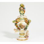 PORCELAIN POTPOURRI VASE WITH CUPIDS. Meissen. Before 1924. Model J.J. Kaendler. Porcelain, enriched