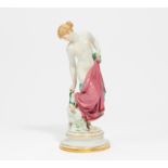 PORCELAIN FIGURE 'AFTER BATHING'. Meissen. Model R. Ockelmann, 1883. Porcelain, enriched in