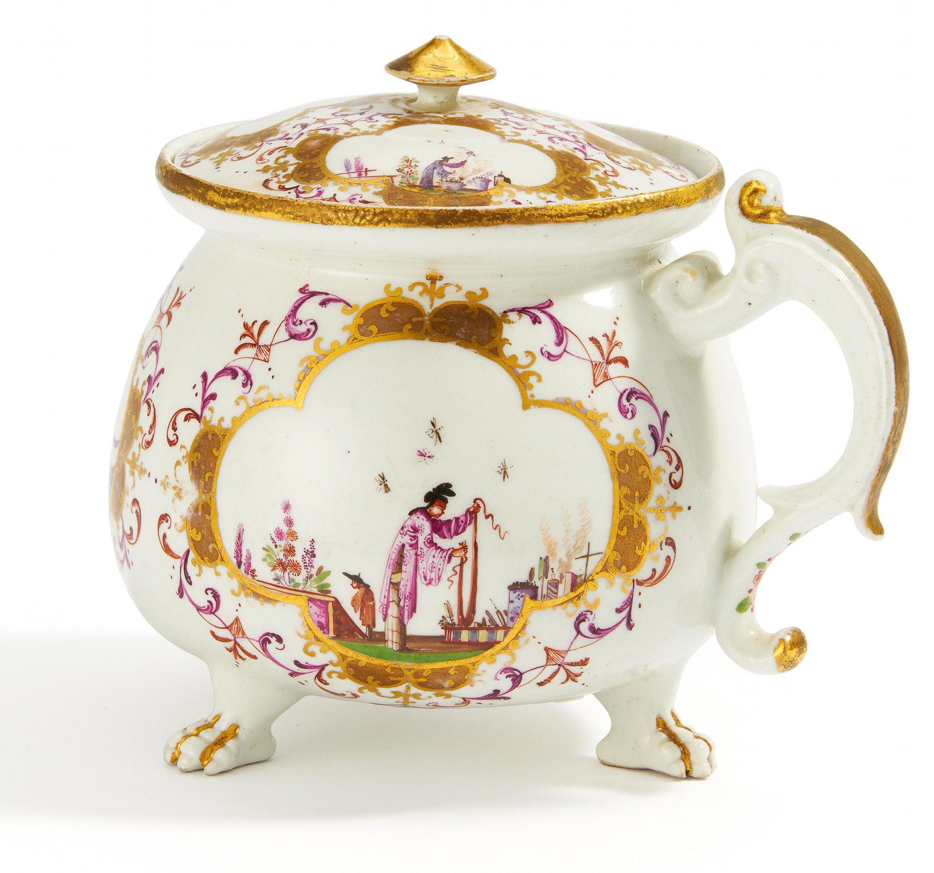 PORCELAIN CREAM BOWL WITH CHINOISERIES. Meissen. Ca. 1725/30. Porcelain, decorated in colours and