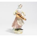 LARGE PORCELAIN FIGURINE OF A WOMAN PLAYING THE HURDY-GURDY. Meissen. 18th century. Model J.J.