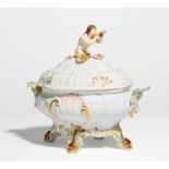 SMALL PORCELAIN TUREEN WITH TRITON FROM THE SWAN SERVICE. Meissen. 19th century. Model J.J. Kaendler