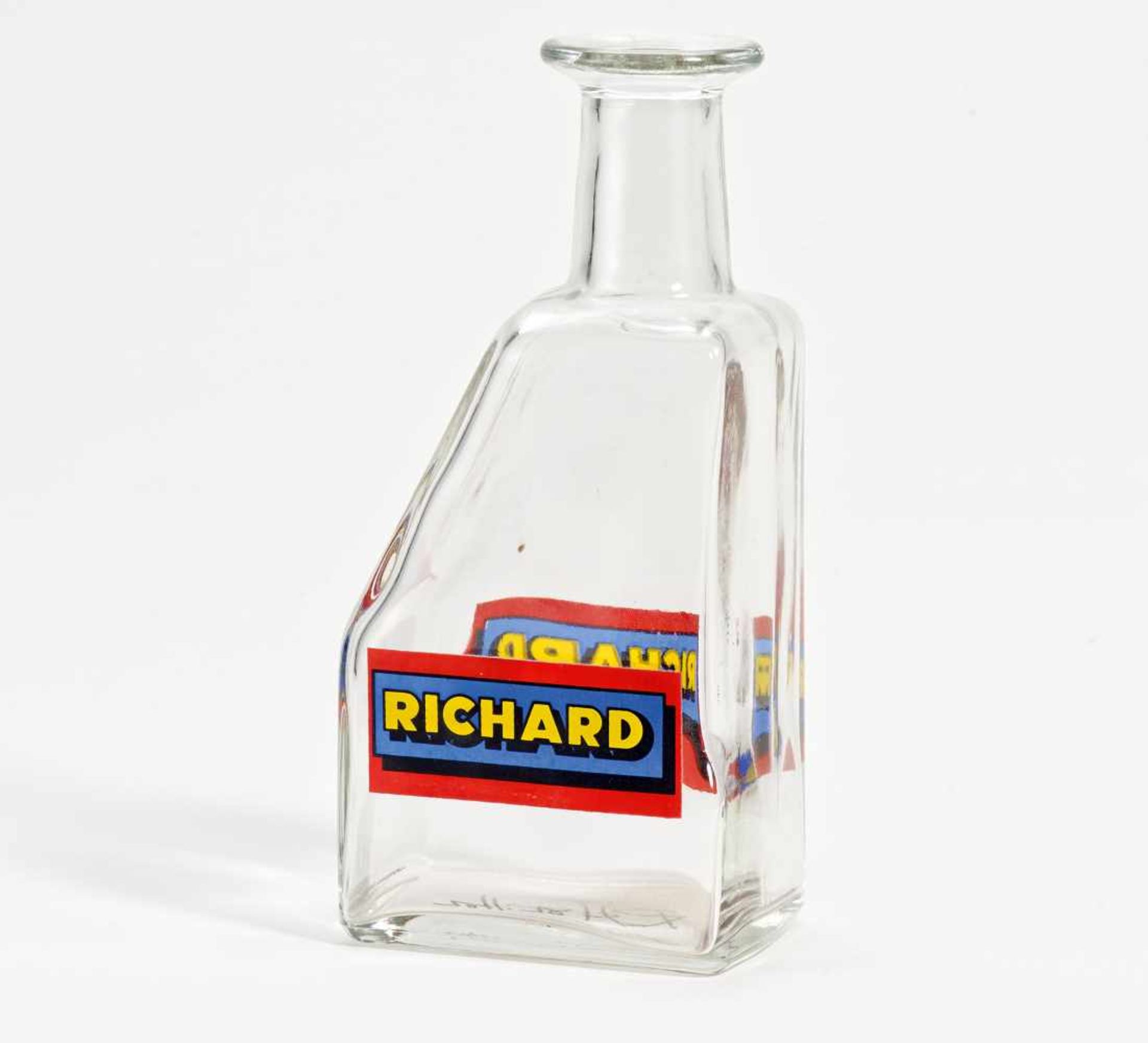 Hamilton, RichardLondon 1922 - 2011Carafe. 1978. Glas, mit Emaille-Farbe bemalt. 20 x 9,5 x 6cm.