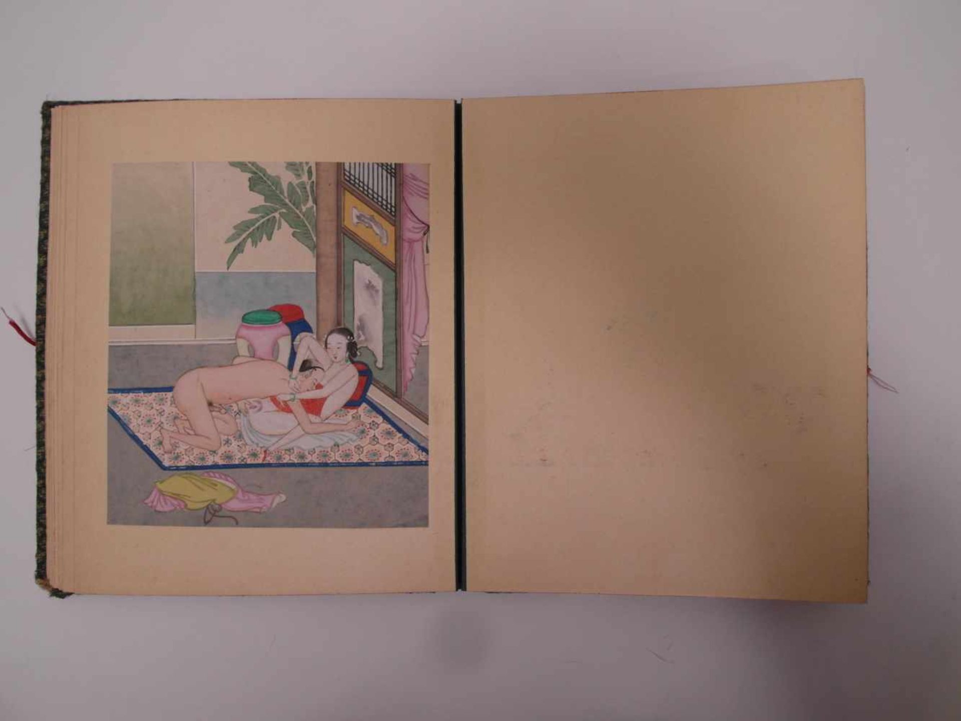 ALBUM WITH TWELVE EROTIC PAINTINGS. China. Qing dynasty. 18th/19th c. Ink and pigments on paper. The - Bild 8 aus 14