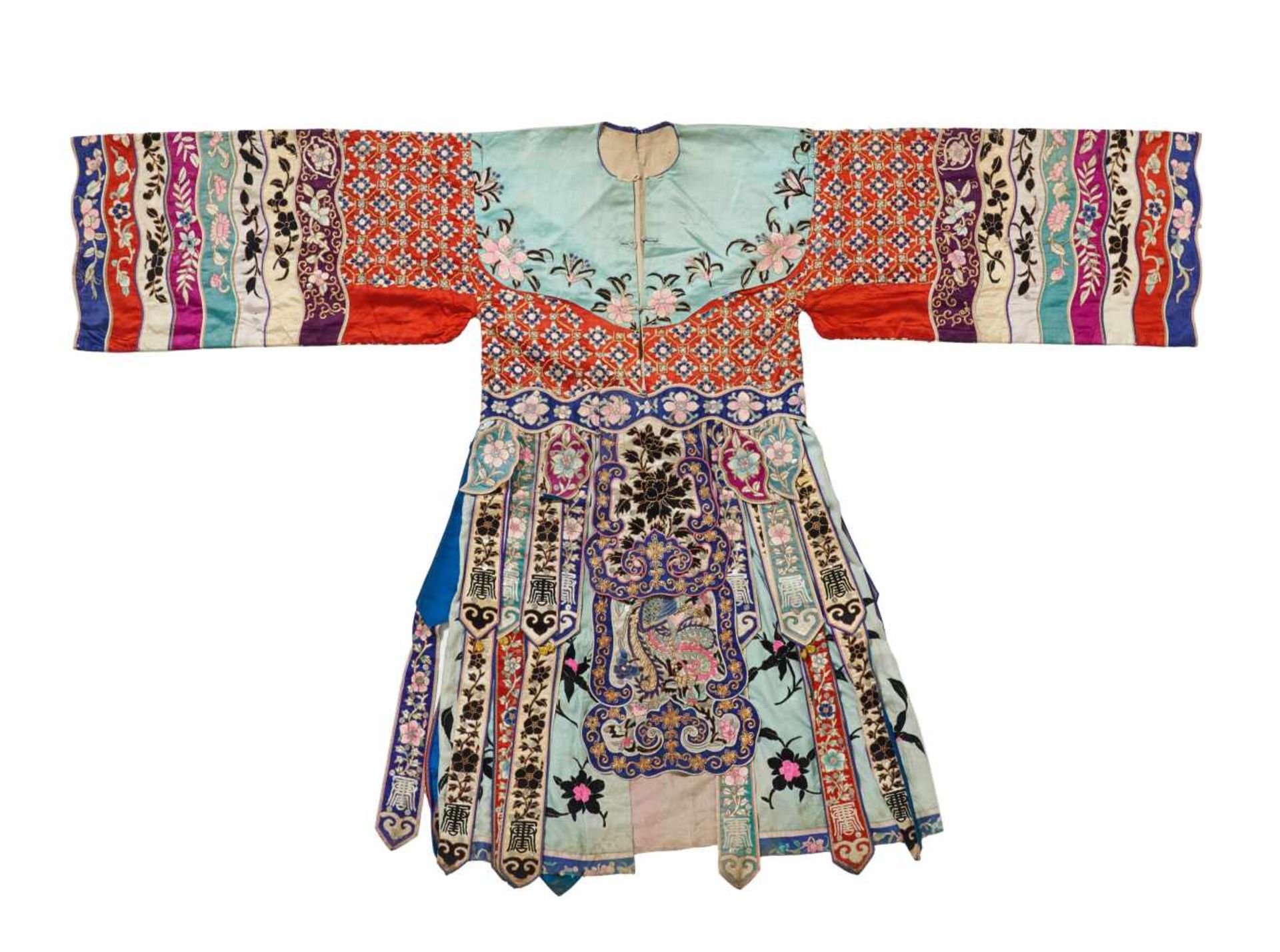 OPERA ROBE FOR THE ROLE OF A PRINCESS. China. Qing dynasty (1644-1911). Ca. 1900. Silk damask,