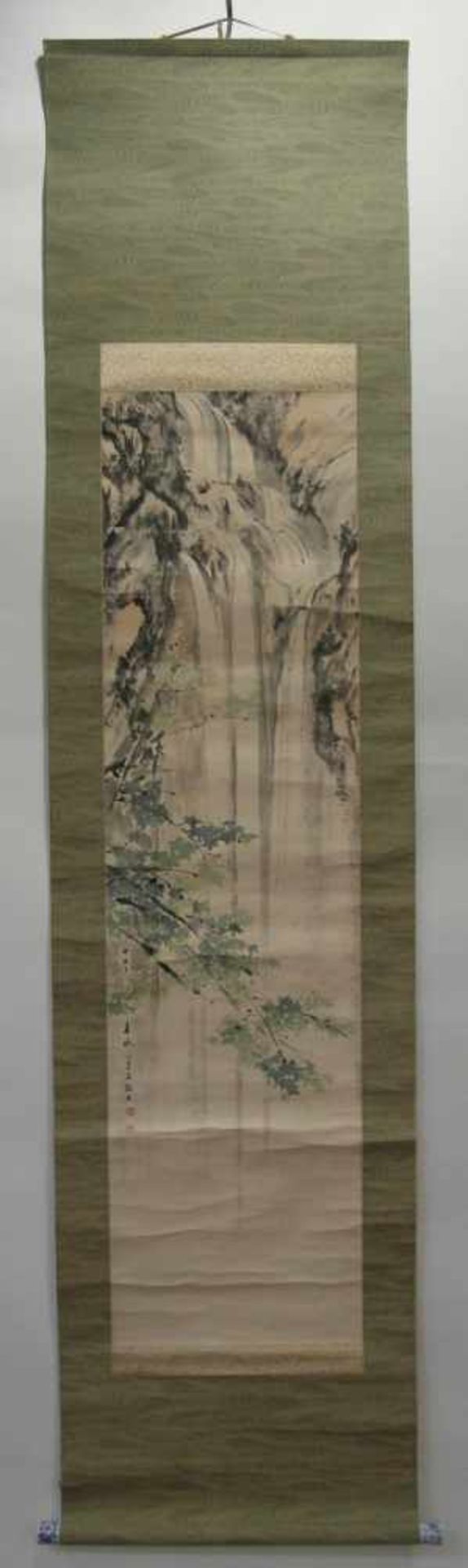 THREE HANGING ROLLS. Japan. 19th/20th c. Ink and colors on silk resp. paper. Mounted as hanging - Bild 2 aus 4