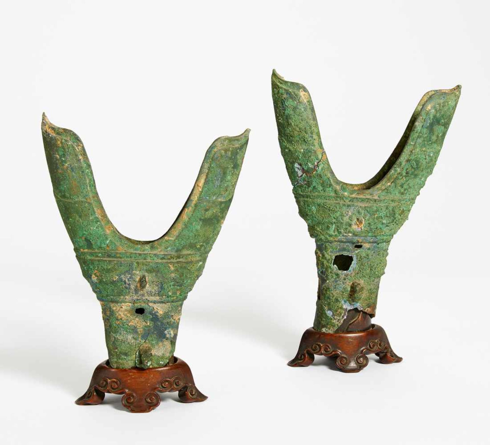 PAIR OF RARE YOKE FITTINGS. China. Spring and Autumn period (722-481 B.C.). Bronze with green and