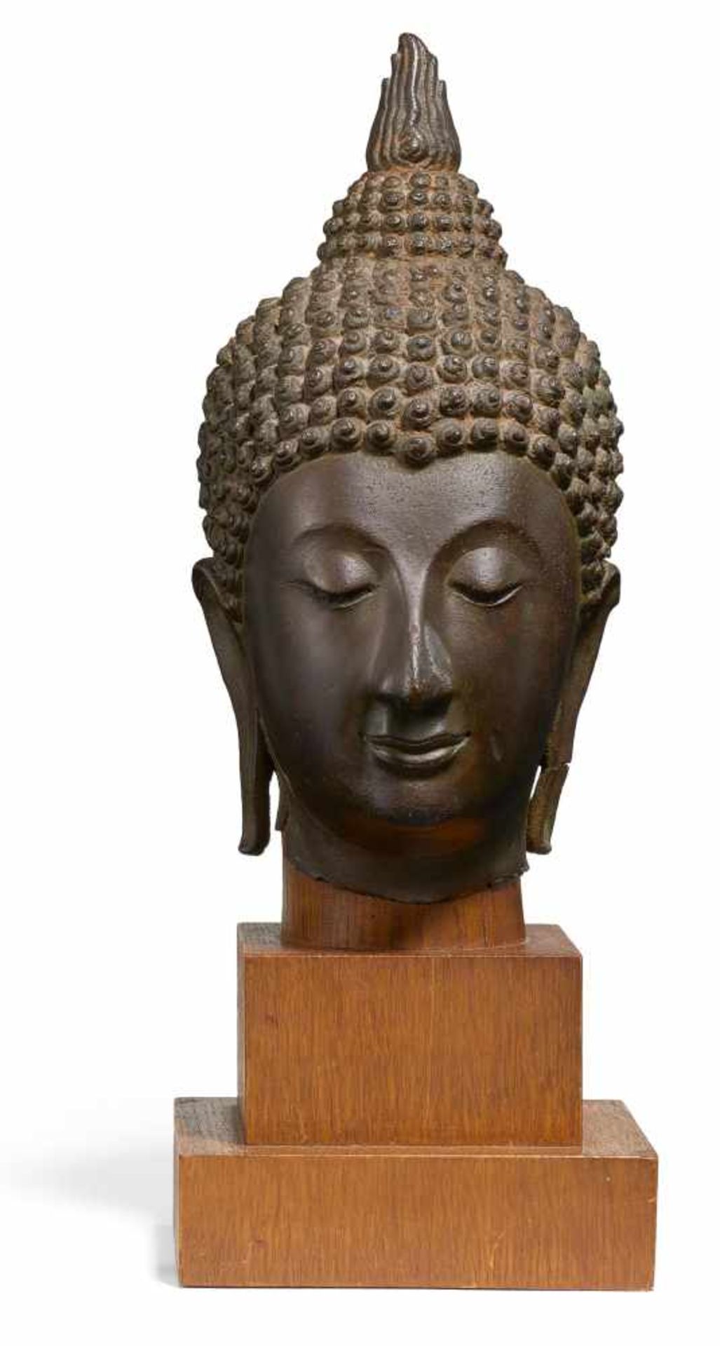 HEAD OF A BUDDHA. Thailand. Early Ayutthaya period (1350-1767). 14th-16th c. Bronze with dark and