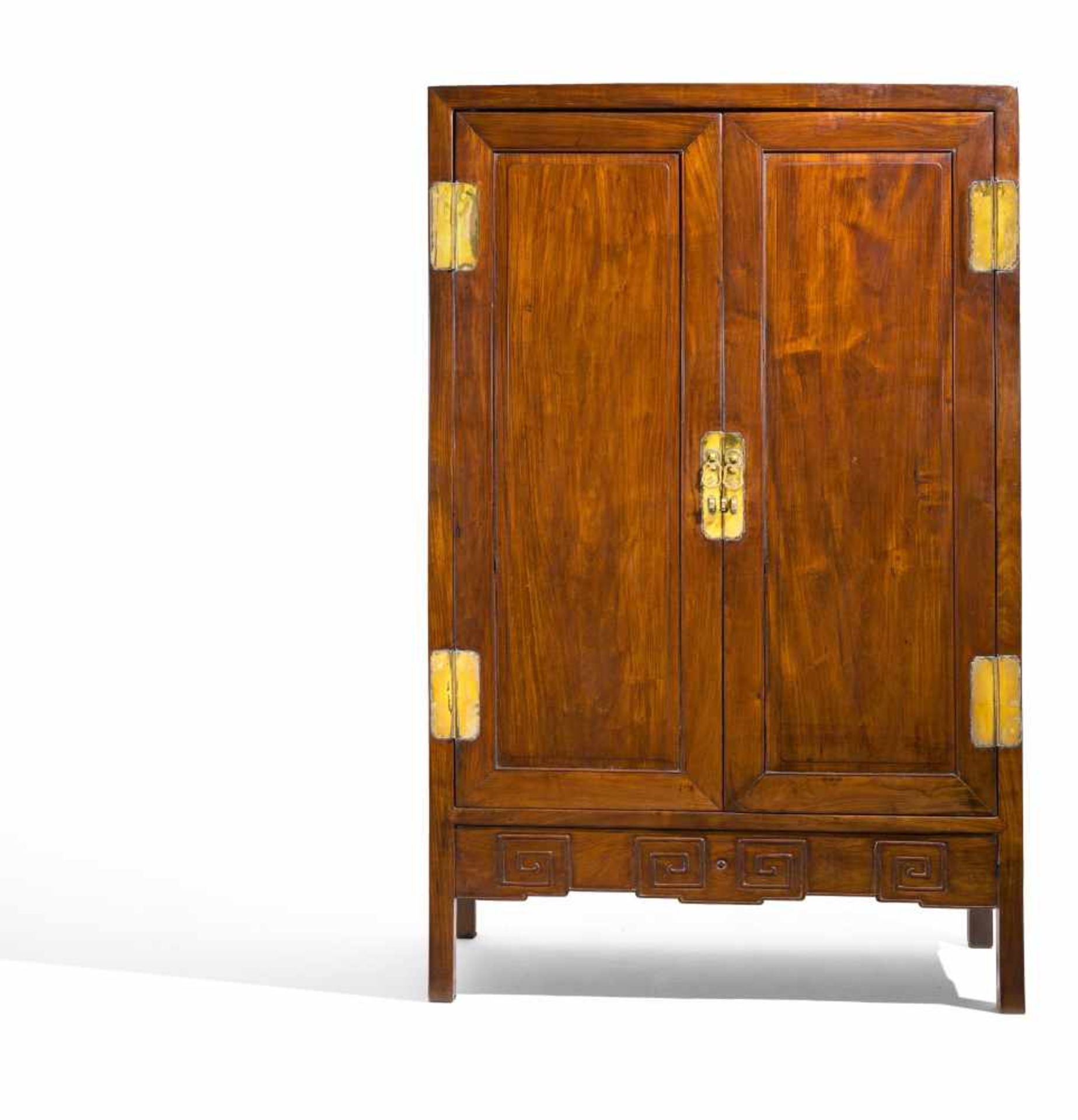 LARGE CABINET WITH DOUBLE DOORS AND INSIDE DRAWERS. China. Qing dynasty (1644-1911). Hardwood (