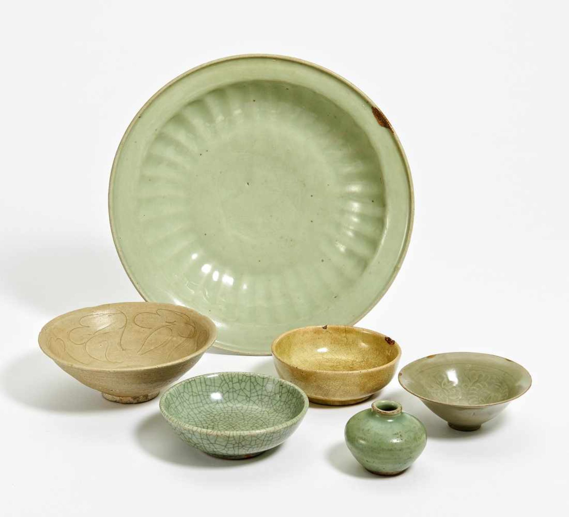 LARGE CELADON DISH WITH TWIN FISH AND FIVE OTHER PIECES. China/Korea. Stoneware, light green to