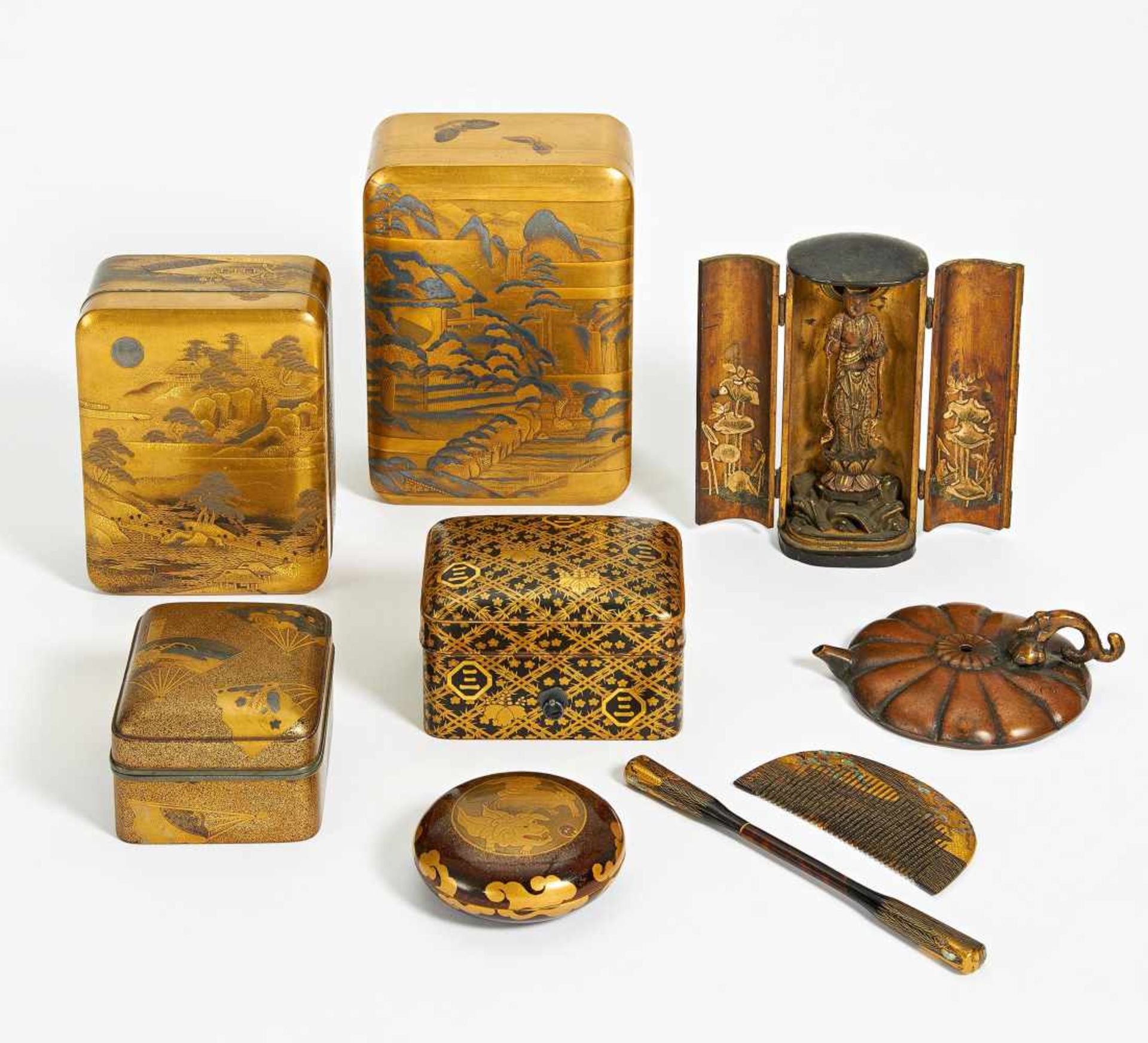 FIVE LACQUER BOXES, ONE TRAVELING SHRINE, A COMB AND A HAIRPIN. Japan. Edo period (1603-1868) -