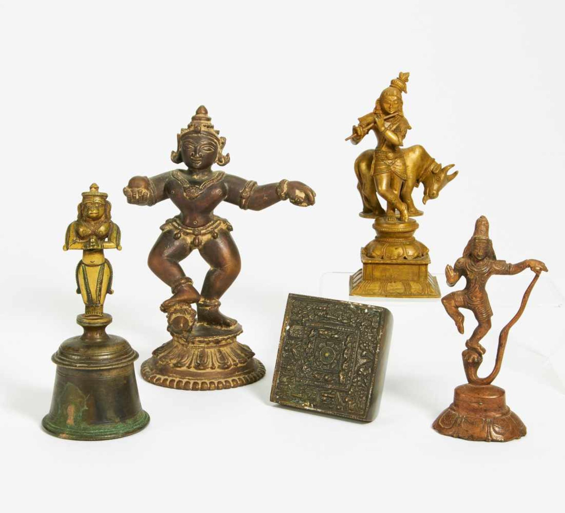 THREE FIGURES OF DEITIES, ONE BELL WITH HANUMAN AND ONE MANDALA. India. 19th/20th c. Bronze. H.15.