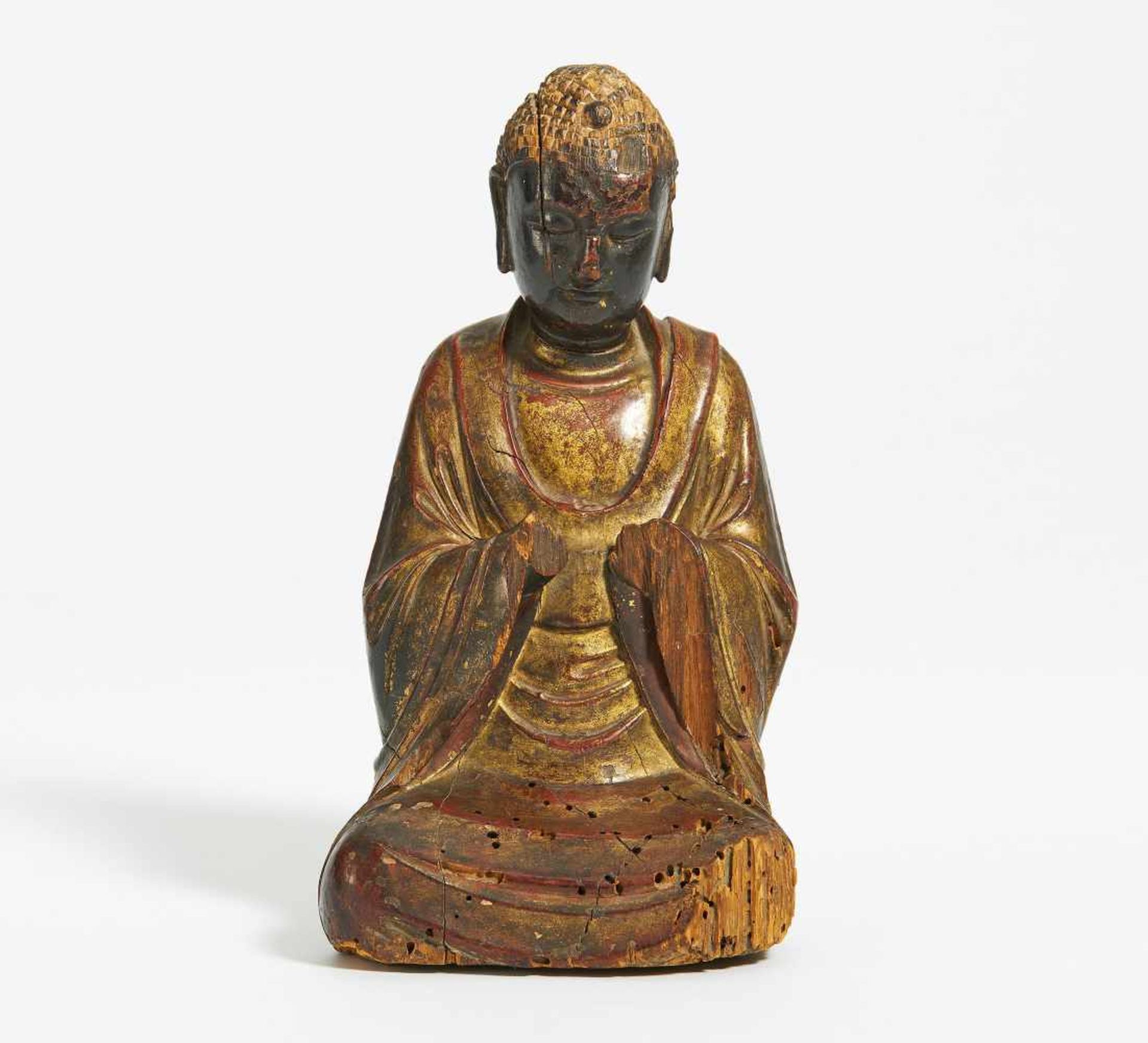 SEATED BUDDHA. Japan. 19th/20th c. Wood with residue of lacquer. H.19.8cm. Condition B.