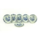 6 blauw/wit Chinees porseleinen borden met decor van pioenrozen, Qianlong, 18e eeuw, diam. 23 cm (