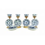 set van 6 blauw/wit Chinees porseleinen kop en schotels met floraal decor, Kangxi, 18e eeuw
