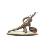 galvano beeld op onyx voet met voorstelling van klassiek krijger met schild en speer, Art Deco,