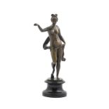 bronzen sculptuur met voorstelling van vrouwe Fortuna, op rond marmeren basement, 18e eeuw, h.