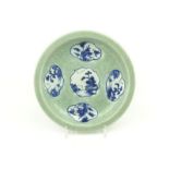 Chinees porseleinen Celadon schotel met blauw/wit landschappelijk decor in cartouches, 19e eeuw,