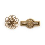 14 krt. gouden bloembroche, diameter: 30 mm. en gouden broche bezet met diamantjes en pareltjes,