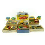 uitgebreid lot speelgoed waaronder Dinky Toys modelauto's, deels in originele verpakkingen en