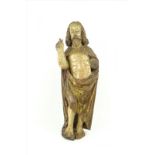 Duitse gepolychromeerde notenhouten sculptuur van de verrezen Christus, circa 1500, h. 47,5 cm. -