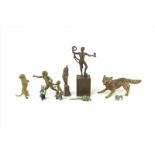 lot diverse bronzen sculptuurtjes waaronder Weens bronzen hond