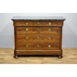 Franse mahonie Louis Phillipe commode, met marmeren bovenblad waaronder 4 laden met messing