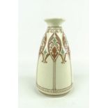 plateel vaas met uitlopende rand en gestileerd geometrisch decor onder mat glazuur, ontwerp: L.
