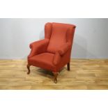 rood beklede oorfauteuil, rustend op gebogen poten, 20e eeuw, h. 97