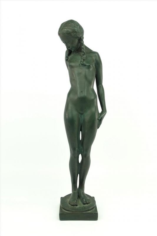 beschilderd gipsen sculptuur met voorstelling van staand meisje, gemerkt: Antheunis, circa 1930,