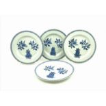 serie van 4 blauw/wit Chinees porseleinen borden met decor van ananas, bessen en vruchten, Qianlong,