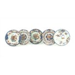 5 porseleinen Imari borden met decor van o.a. vogel op stok en florale motieven, 18e eeuw, diam.