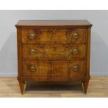 mahonie directoire commode met 3 laden versierd met bronzen grepen en ingelegd met koperen bies,